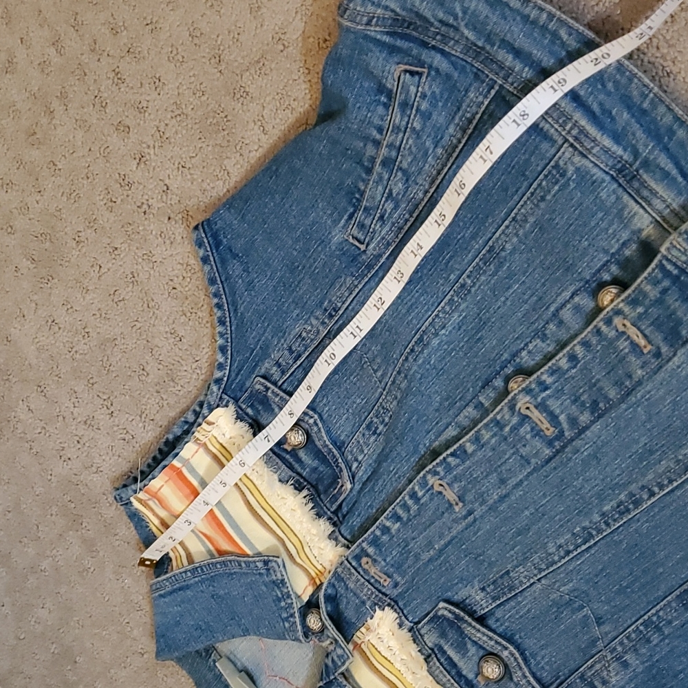 Custom patch denim vest - Picture 8 of 13